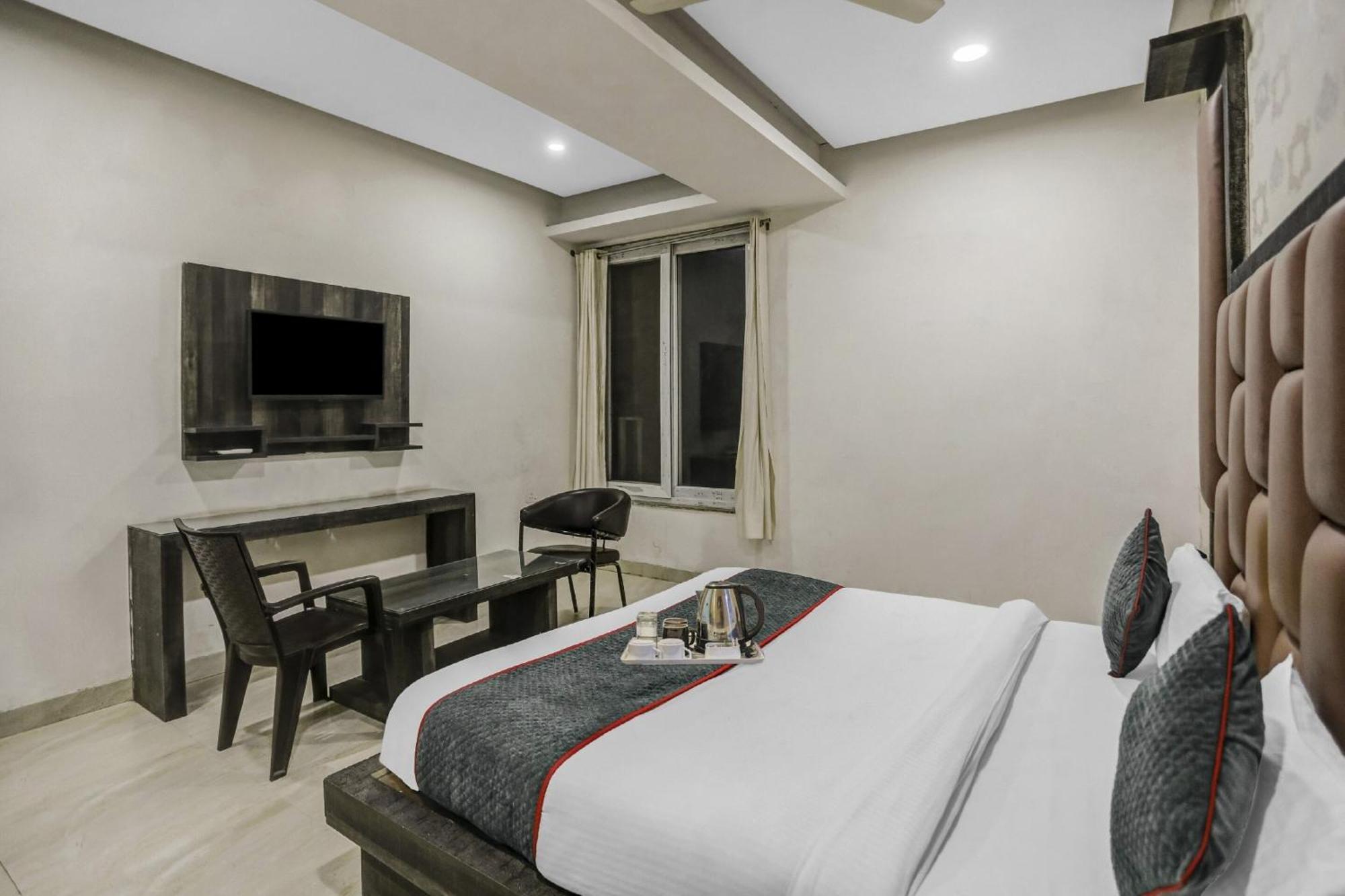 Townhouse 22956 Hotel Grand Residency Dillí Exteriér fotografie