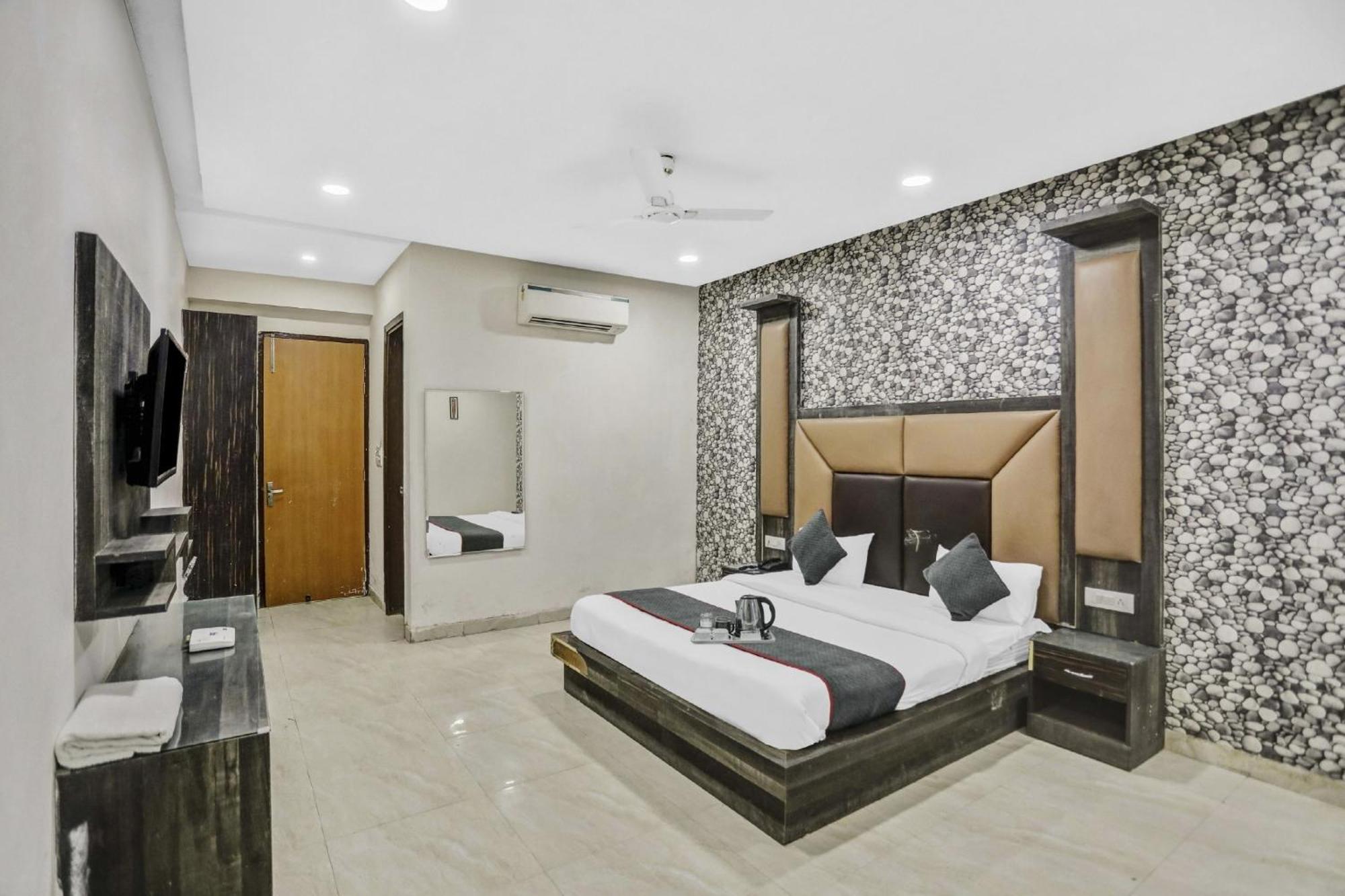 Townhouse 22956 Hotel Grand Residency Dillí Exteriér fotografie
