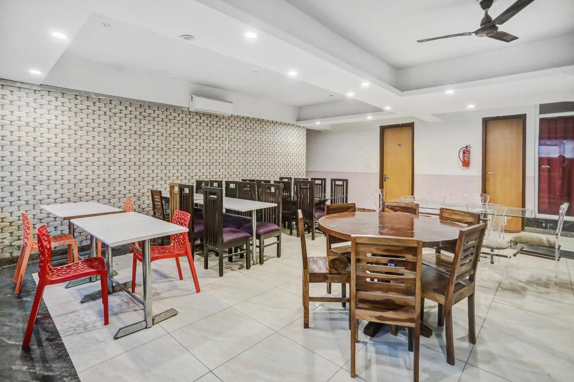 Townhouse 22956 Hotel Grand Residency Dillí Exteriér fotografie