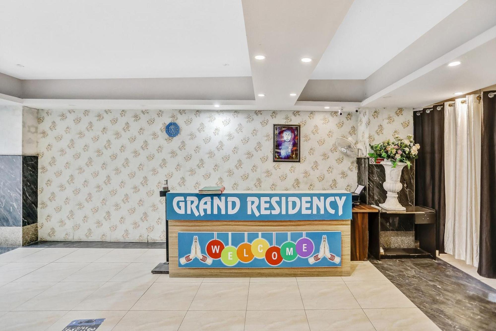 Townhouse 22956 Hotel Grand Residency Dillí Exteriér fotografie
