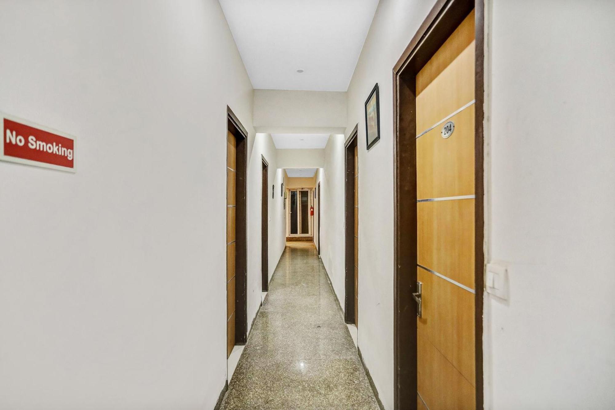 Townhouse 22956 Hotel Grand Residency Dillí Exteriér fotografie