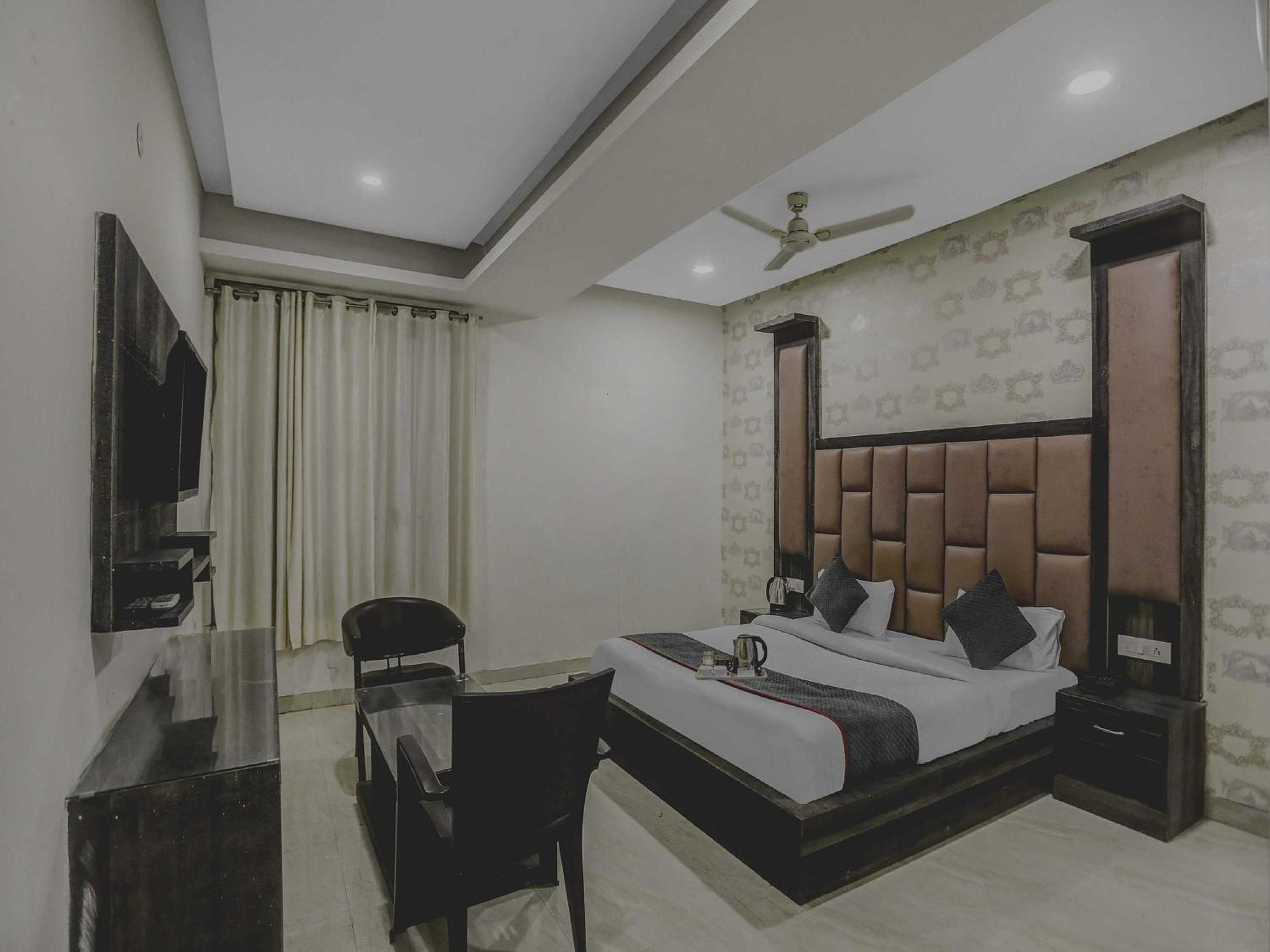 Townhouse 22956 Hotel Grand Residency Dillí Exteriér fotografie