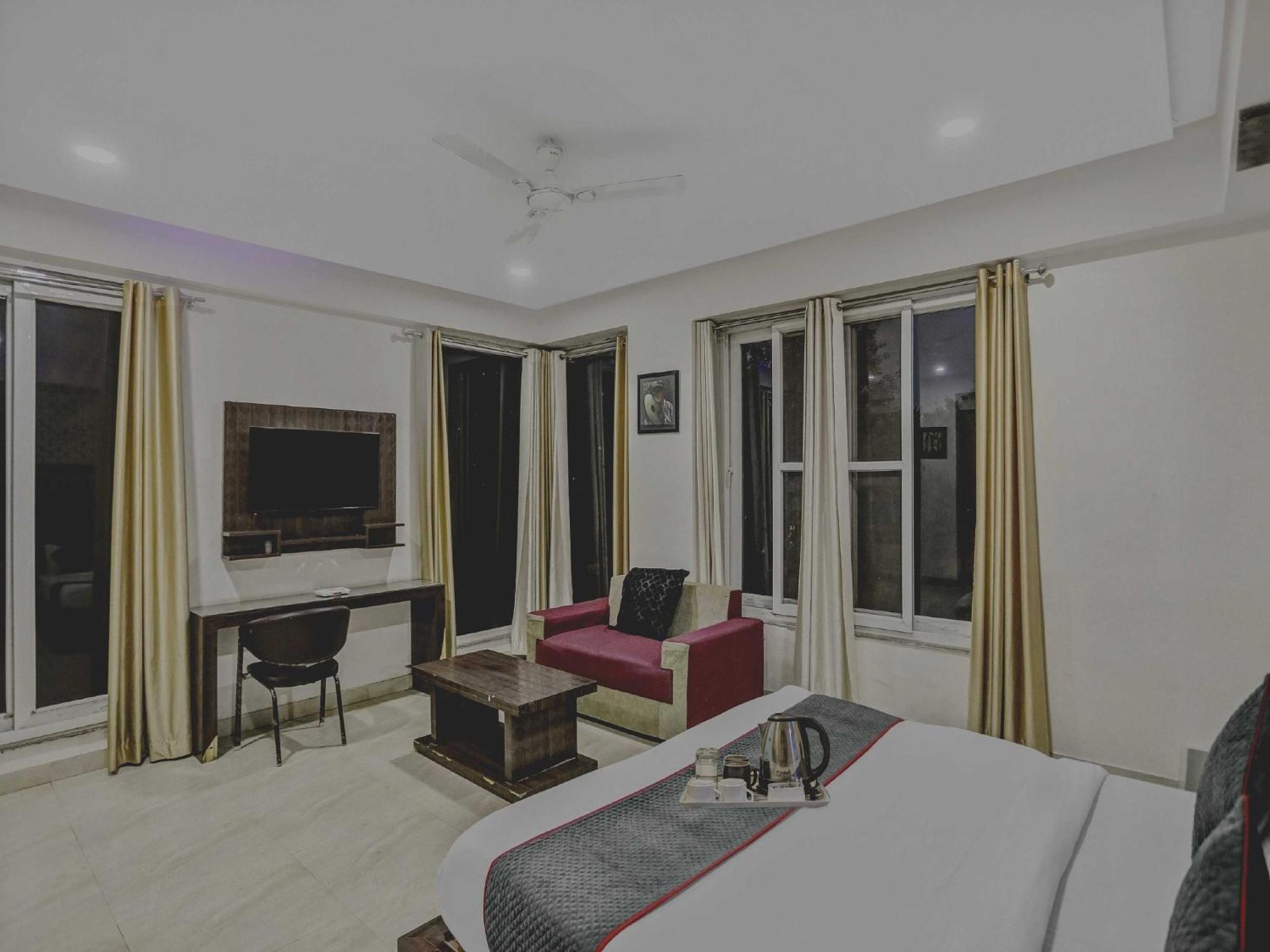 Townhouse 22956 Hotel Grand Residency Dillí Exteriér fotografie