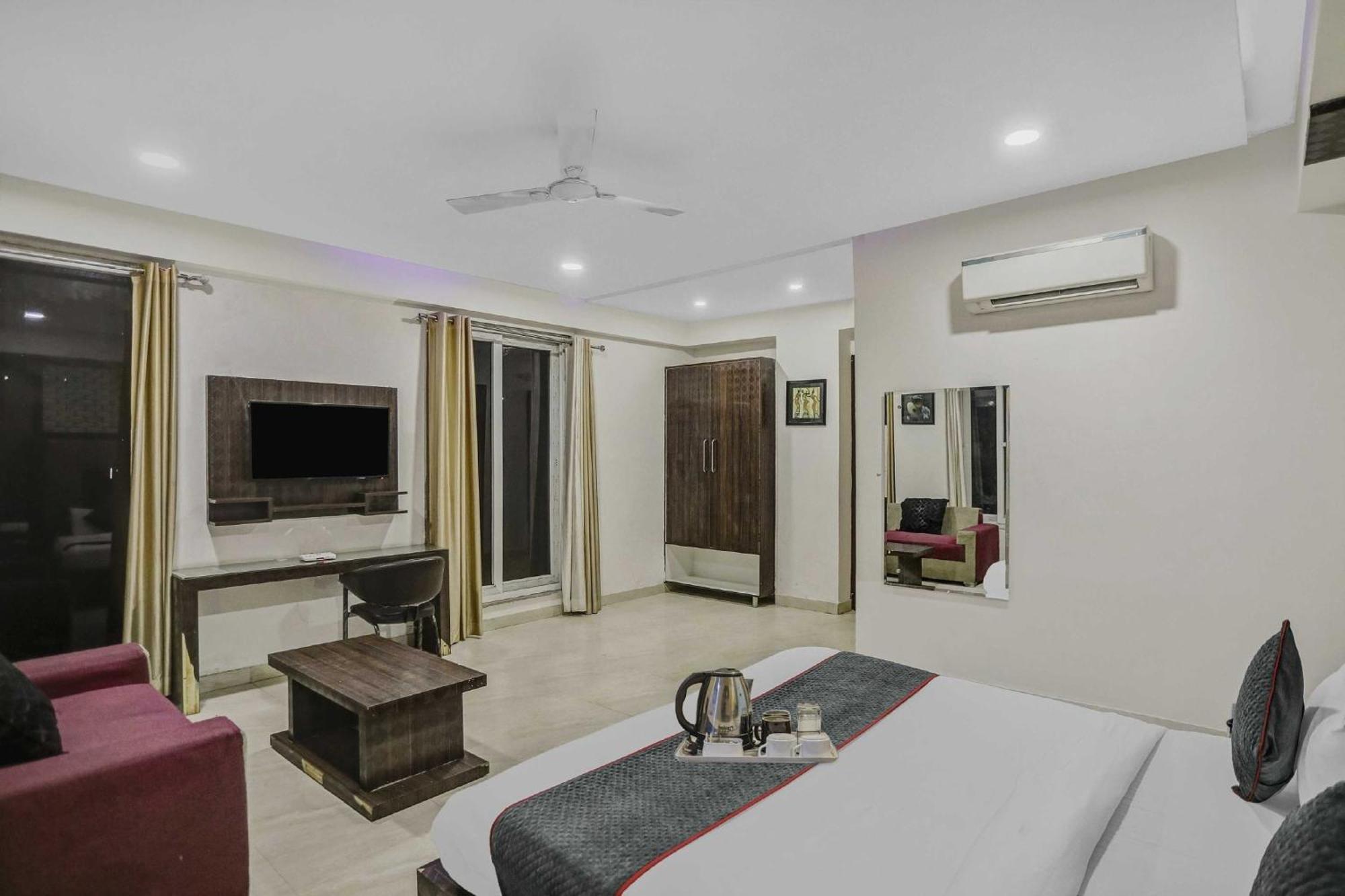 Townhouse 22956 Hotel Grand Residency Dillí Exteriér fotografie