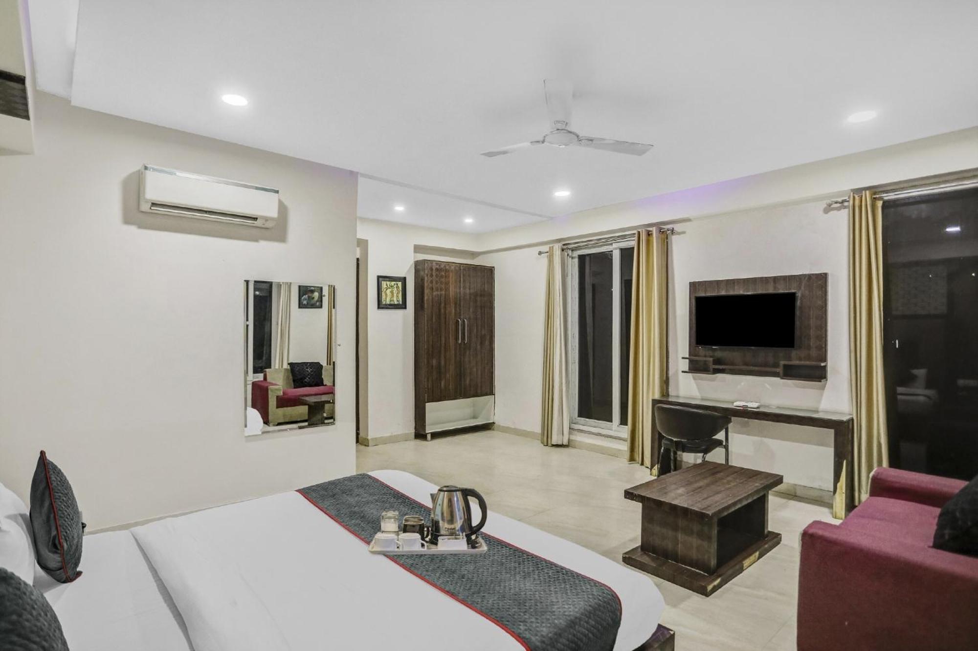 Townhouse 22956 Hotel Grand Residency Dillí Exteriér fotografie